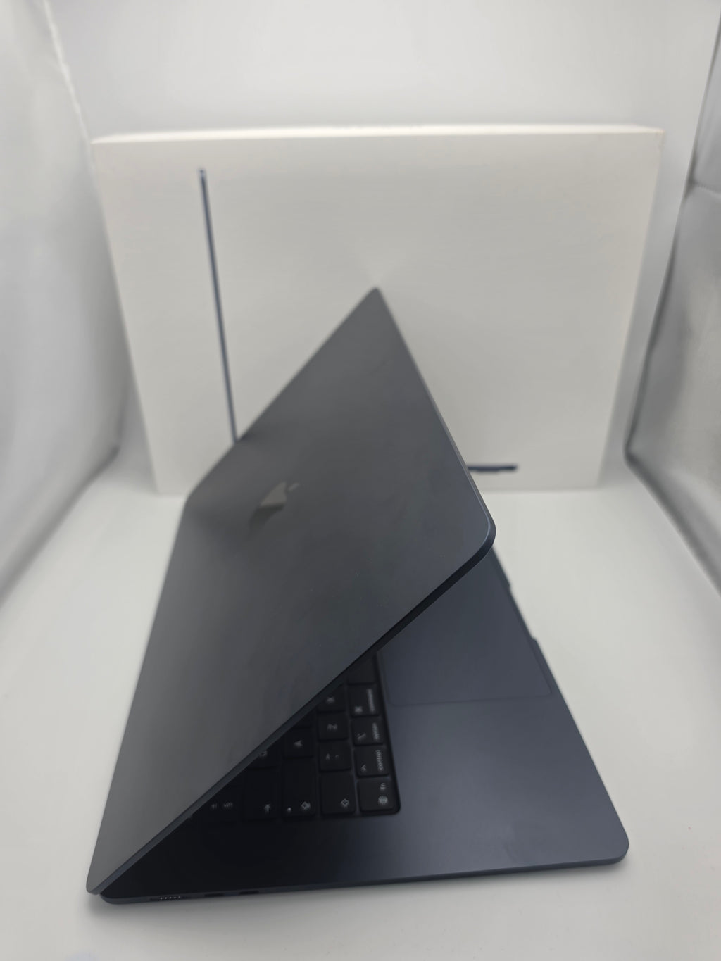 Apple MacBook Air 15" M5 512GB Midnight, Grade A