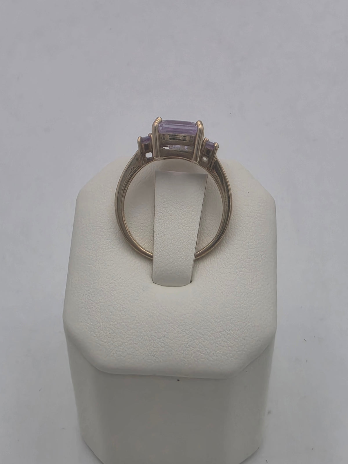 9ct Gold Three Stone Ring, Size O, 3.74G