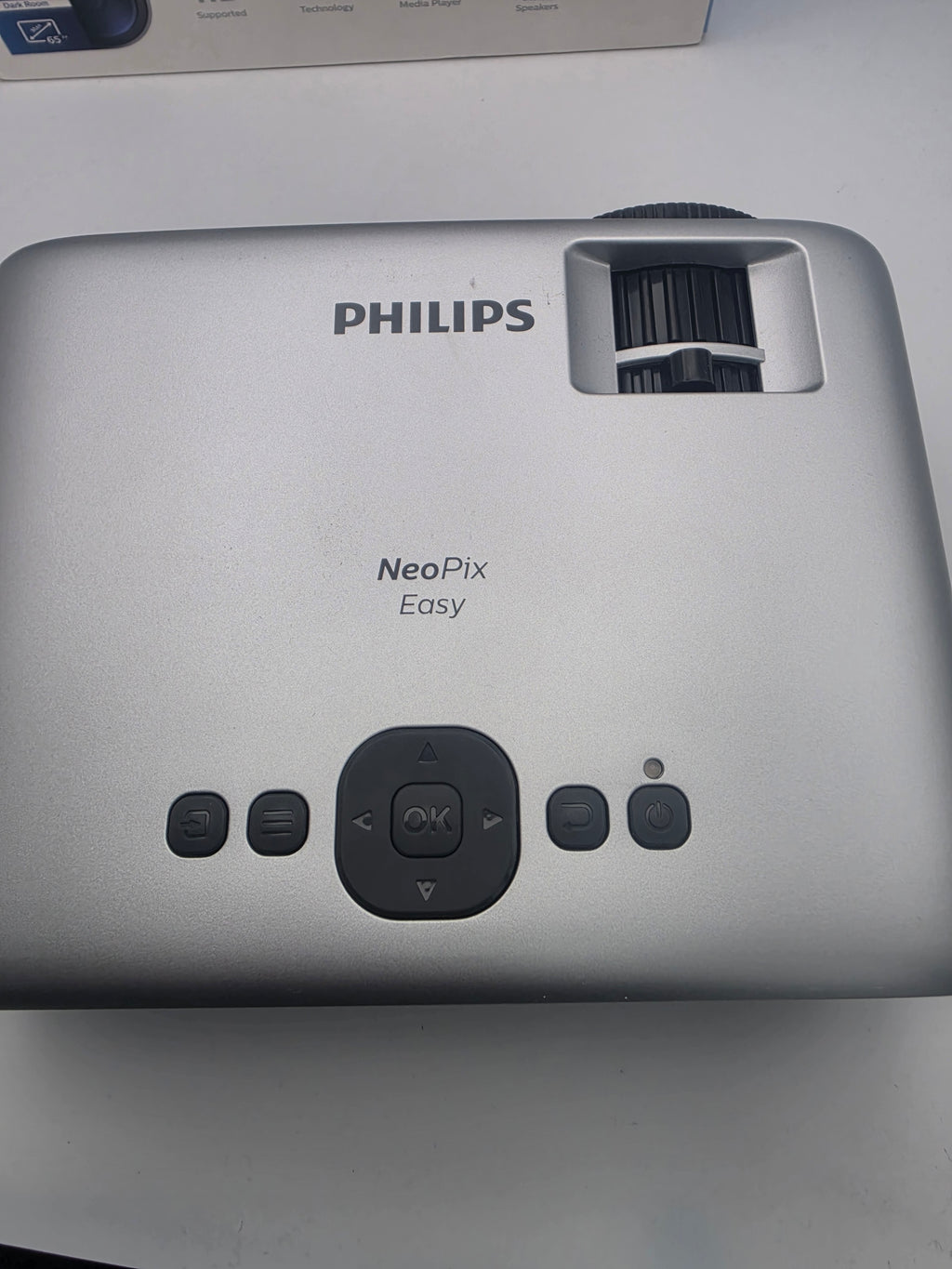 Phillips NeoPix Easy Home Projector, Grade A