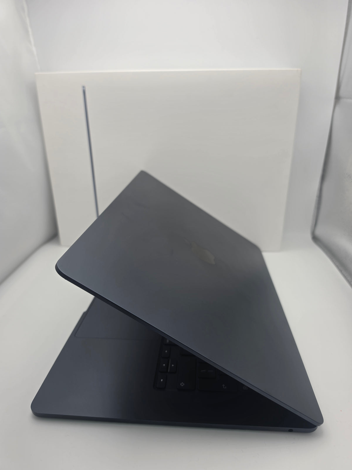 Apple MacBook Air 15" M5 512GB Midnight, Grade A