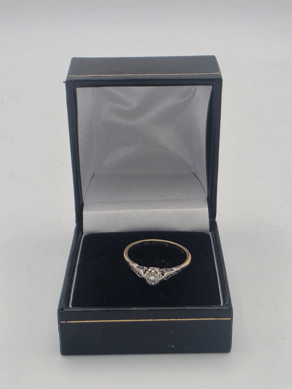 18ct Gold and Platinum Engagement Ring, Size P, 2.3G