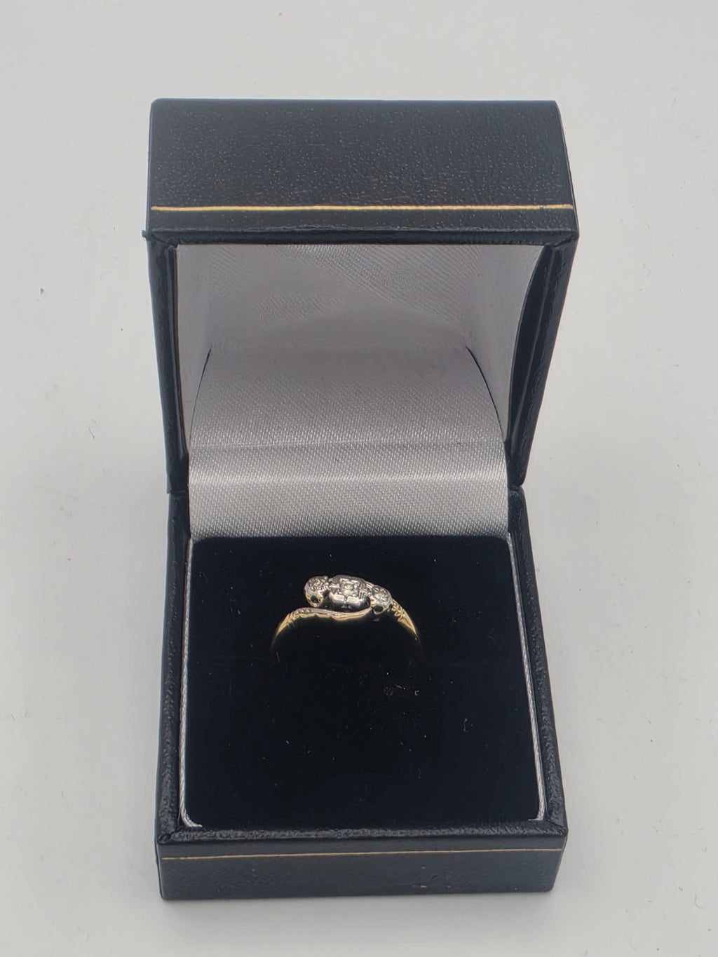 18ct Trilogy Stone Set Ring, Size M, 2.44G