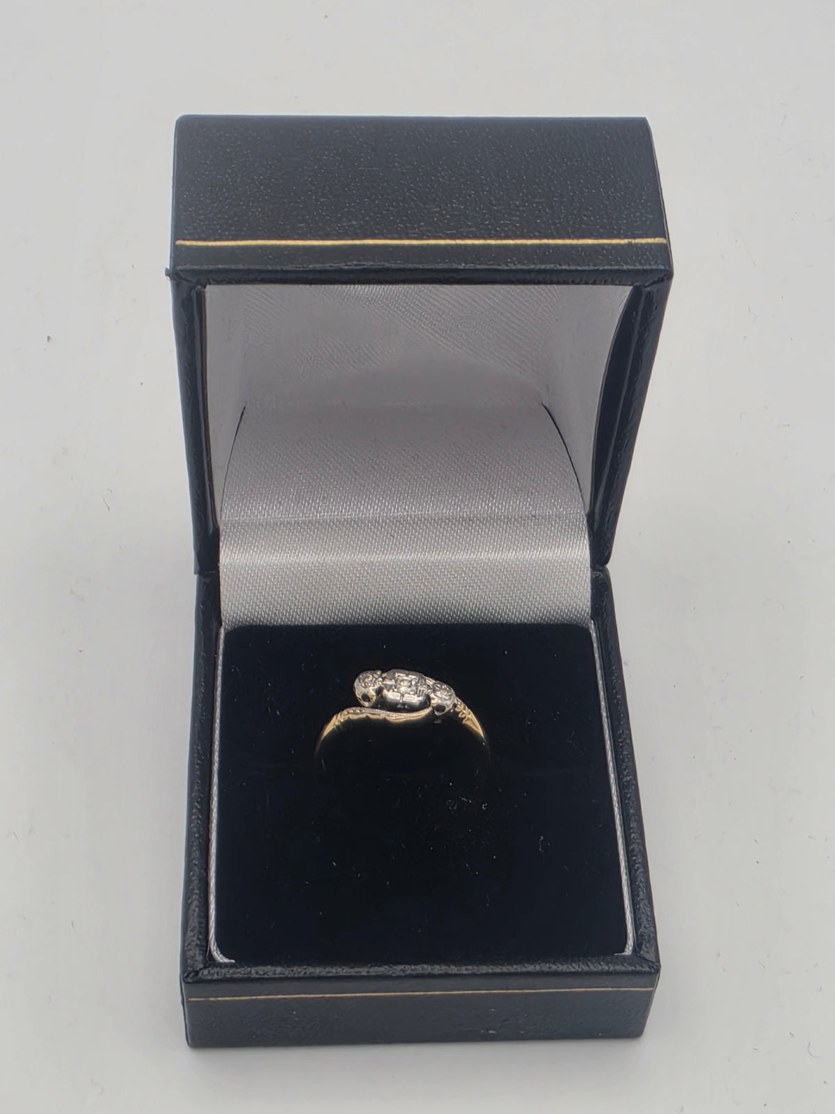 18ct Trilogy Stone Set Ring, Size M, 2.44G