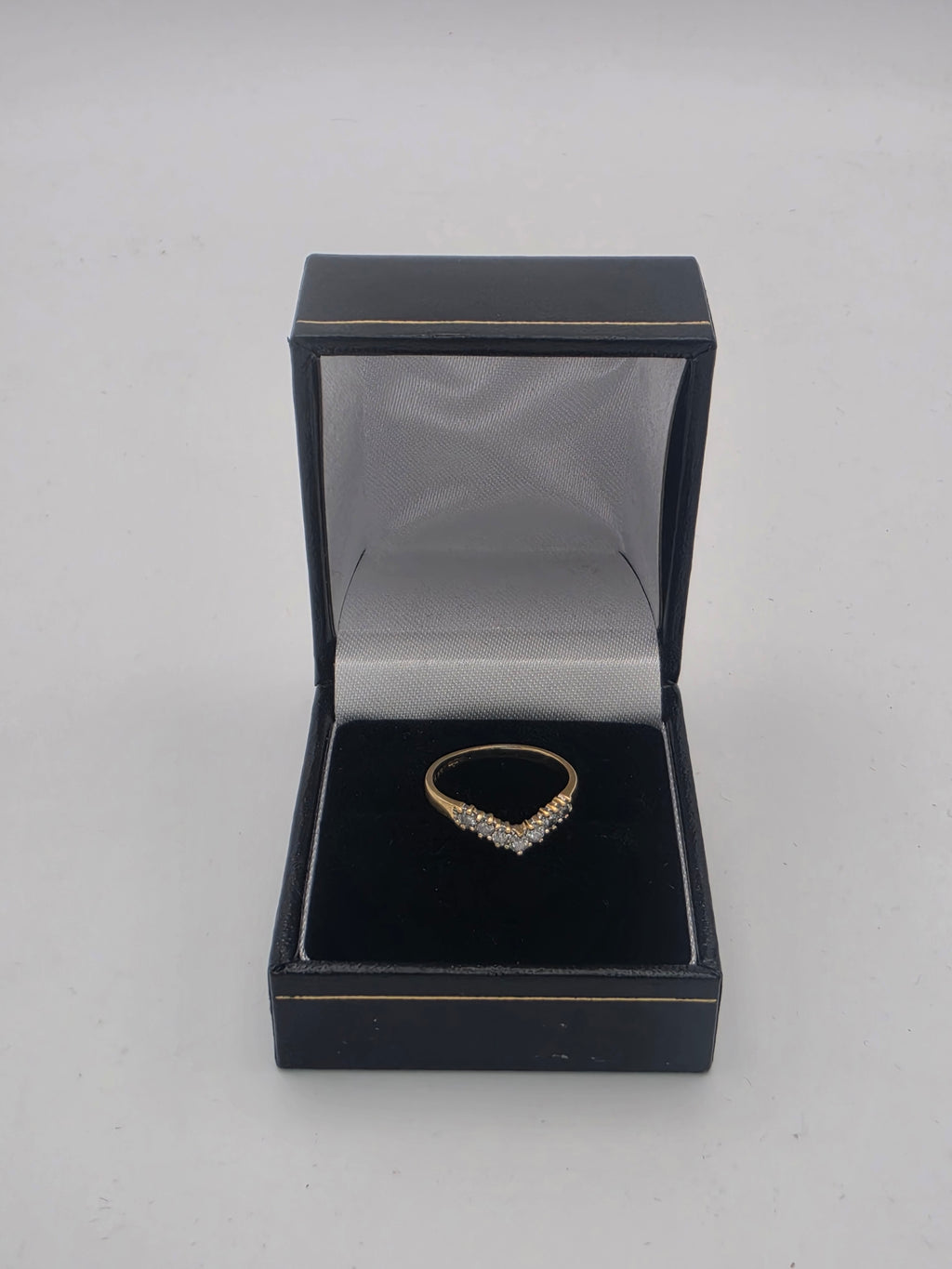 18ct Gold Chevron Ring, Size K, 1.6G