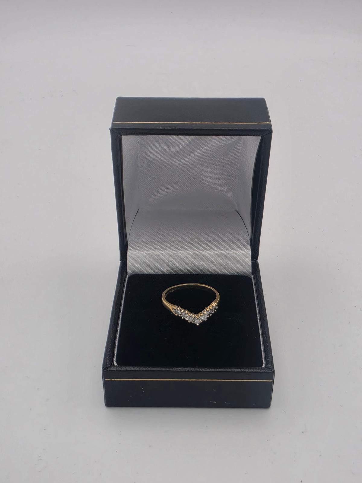 18ct Gold Chevron Ring, Size K, 1.6G