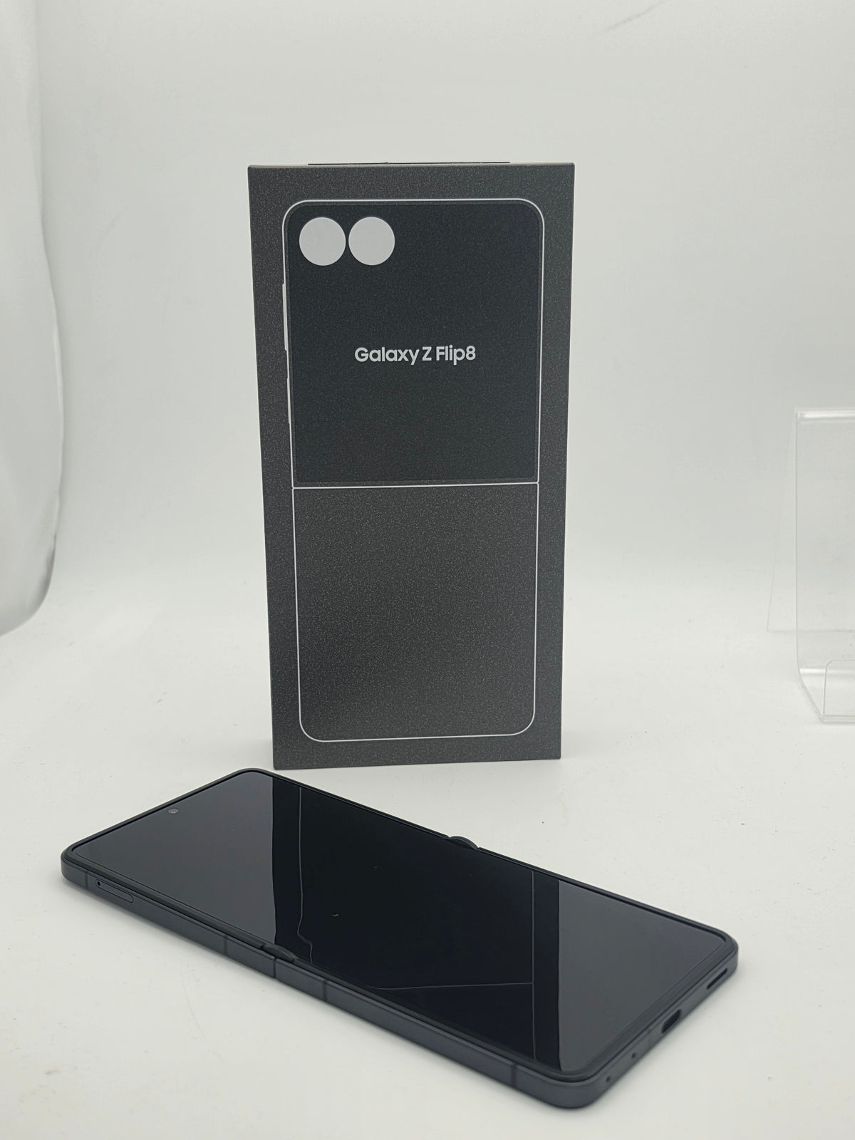 Samsung Galaxy Z Flip 8 256GB Graphite, Grade A