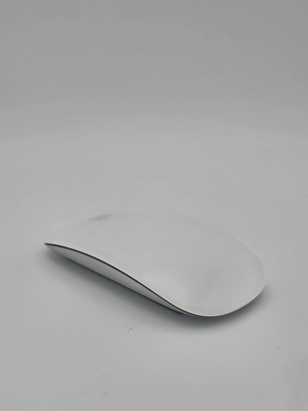 Apple Magic Mouse 1st Gen, White, Grade B