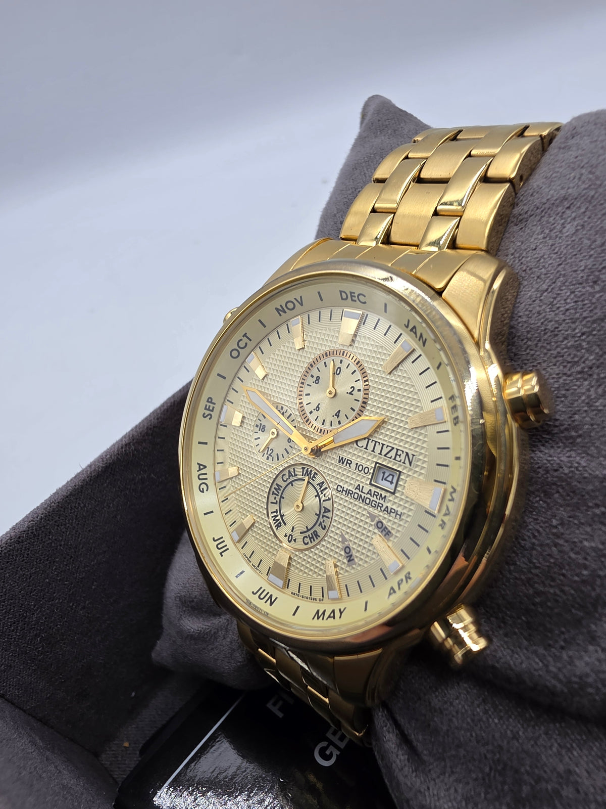 Citizen Calibre 6870 Alarm Chronograph Dress Watch Gold, Grade B
