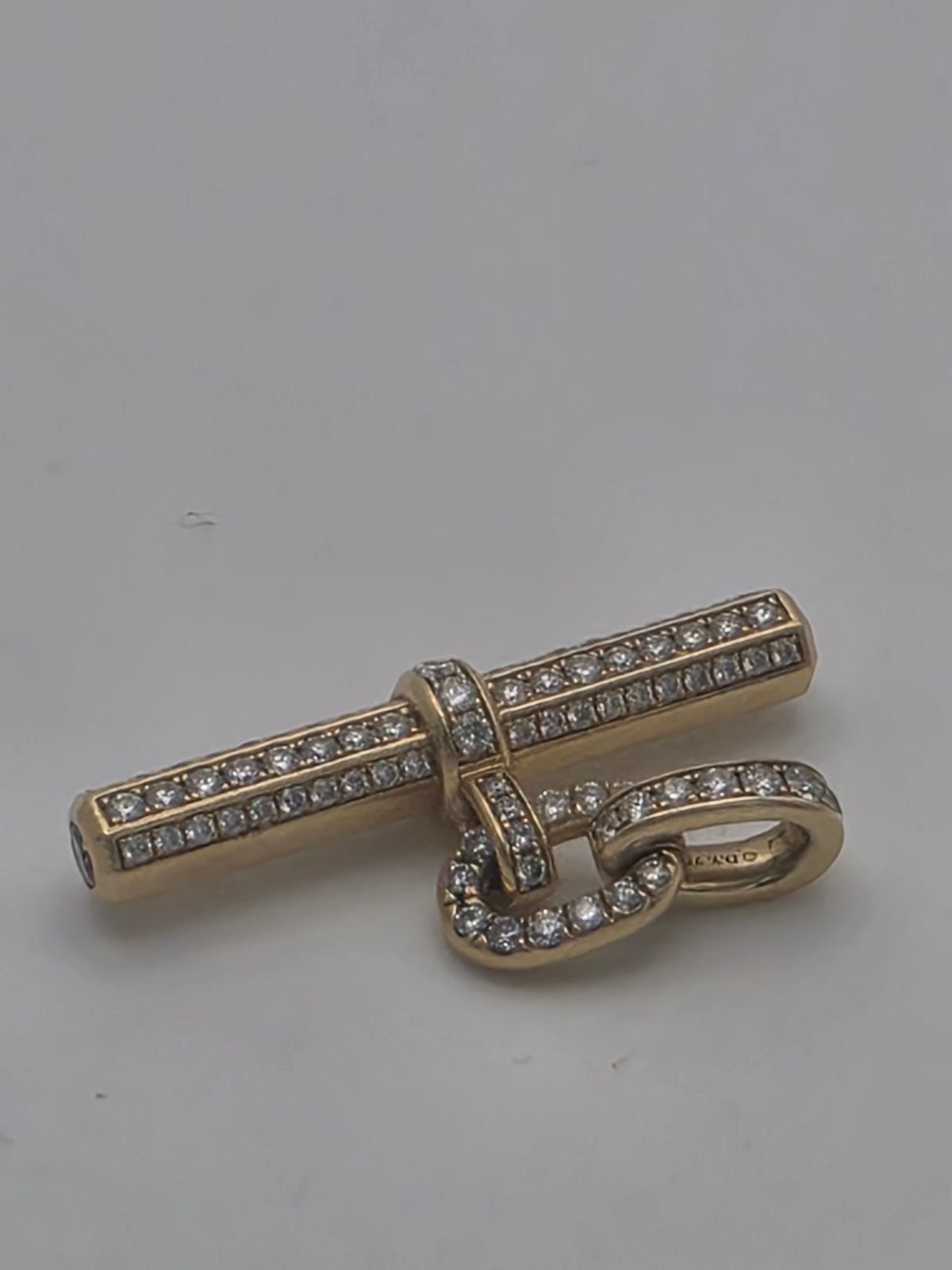 18CT Gold T-Bar Pendant, 10.45G