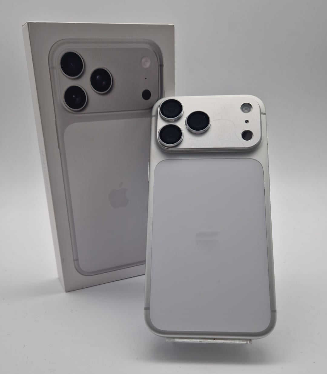 Apple iPhone 17 Pro Max 256GB Silver , Grade B