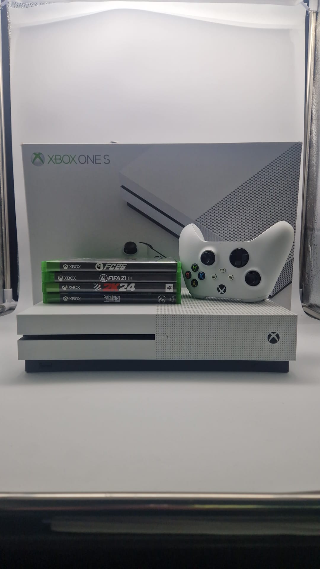 Xbox One S 1tb White Bundle, Grade A